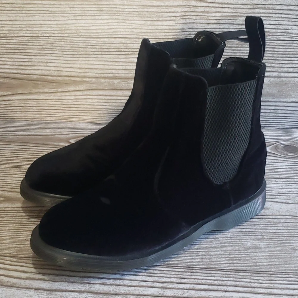 Dr. Martens Floren 6 black velvet Chealse boots for woman